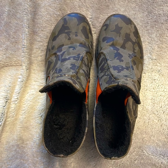 MUK LUKS Camo Boots 8.5 - Picture 3 of 5
